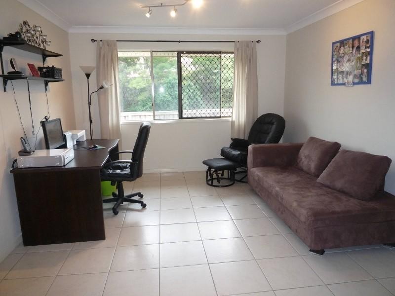 2 Tuggeranong Avenue, Pacific Pines QLD 4211