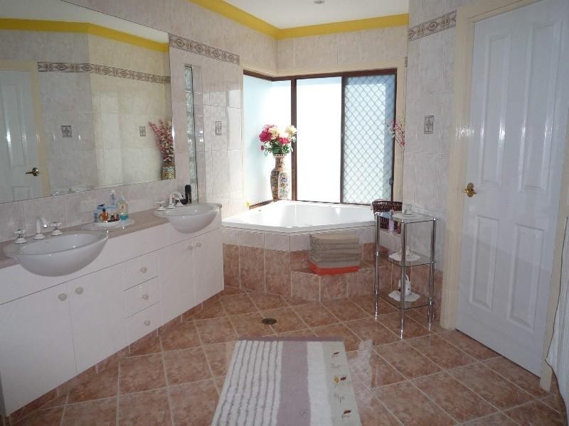 259 Napper Road, Arundel QLD 4214