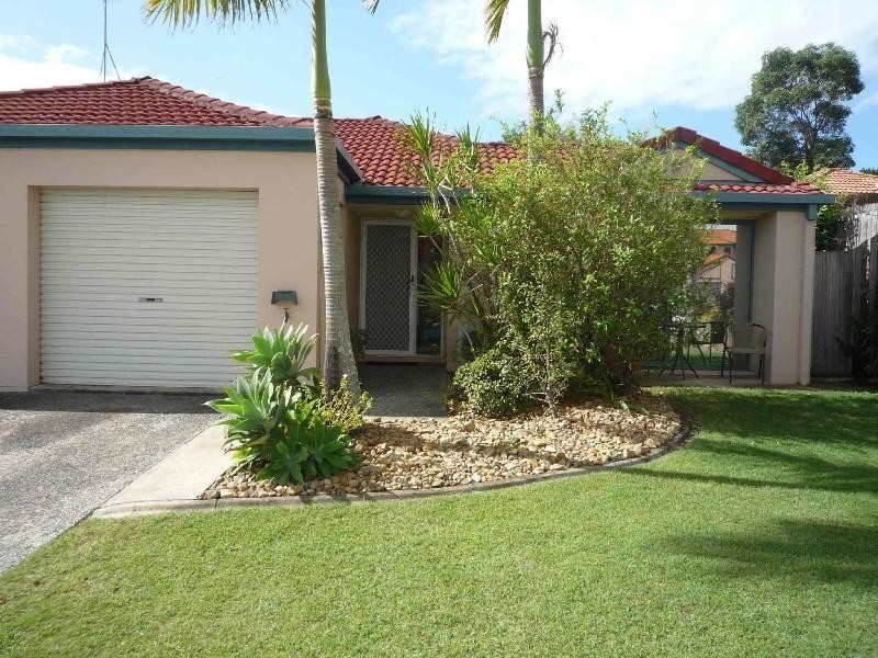 2/117 Greenacre Drive, Parkwood QLD 4214