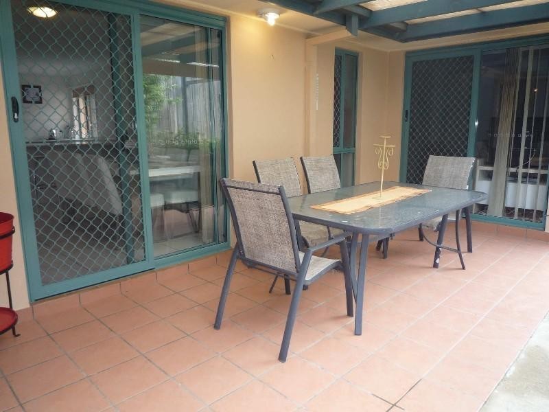 2/117 Greenacre Drive, Parkwood QLD 4214