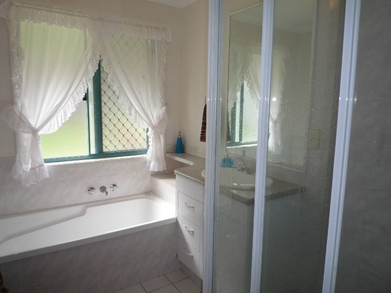 2/117 Greenacre Drive, Parkwood QLD 4214