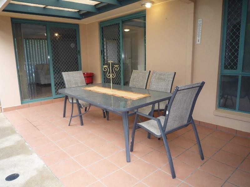 2/117 Greenacre Drive, Parkwood QLD 4214