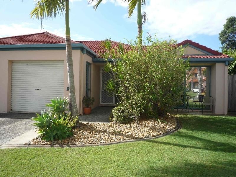 2/117 Greenacre Drive, Parkwood QLD 4214