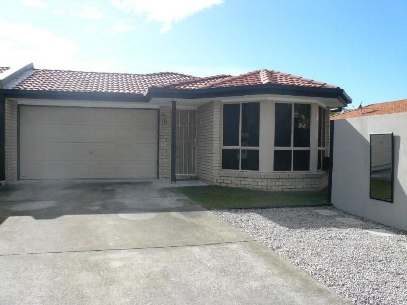 179 Greenacre Drive, Arundel QLD 4214