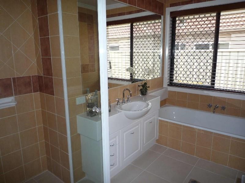 52 Ingles Circuit, Arundel QLD 4214