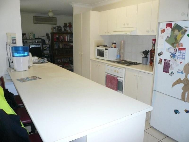 4 White Cap Close, Pacific Pines QLD 4211