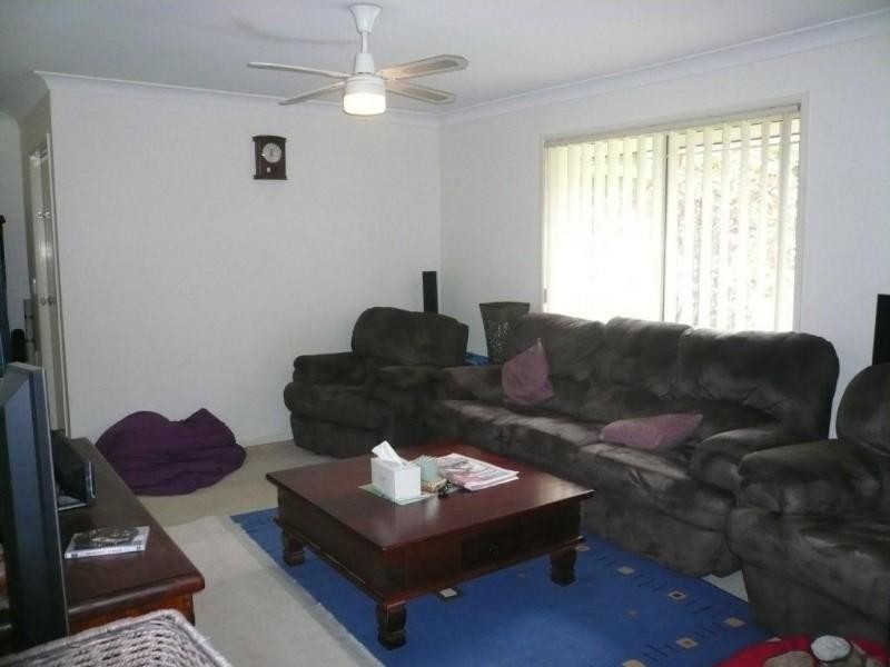 4 White Cap Close, Pacific Pines QLD 4211