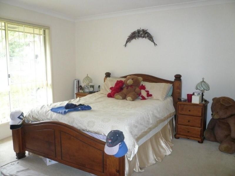 4 White Cap Close, Pacific Pines QLD 4211