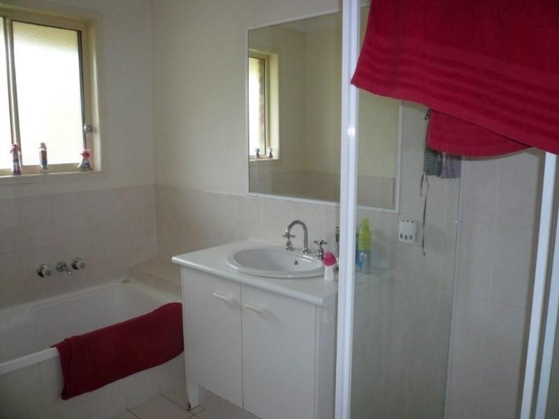 4 White Cap Close, Pacific Pines QLD 4211