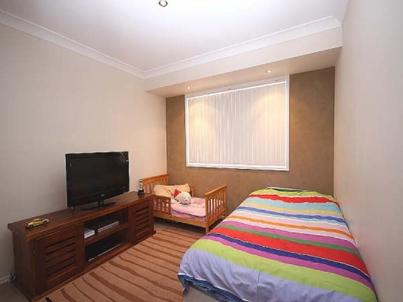 30 Clubhouse Drive, Arundel QLD 4214