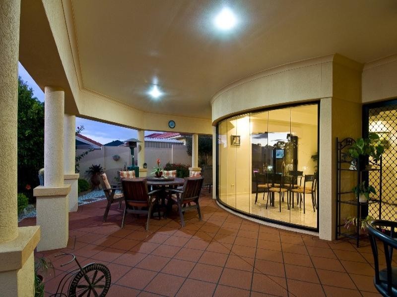 9 Leeds Close, Arundel QLD 4214