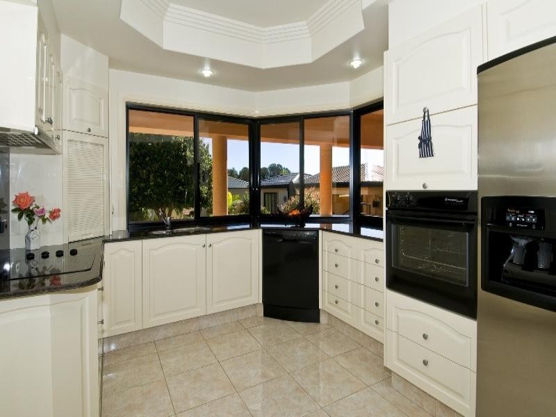 9 Leeds Close, Arundel QLD 4214