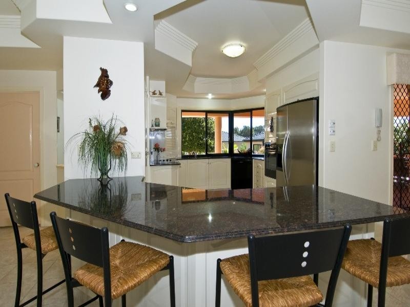 9 Leeds Close, Arundel QLD 4214