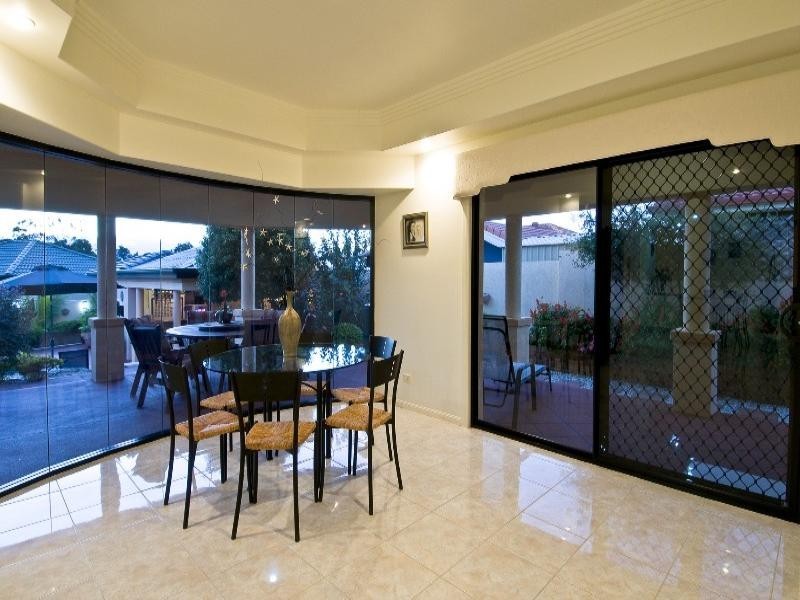 9 Leeds Close, Arundel QLD 4214