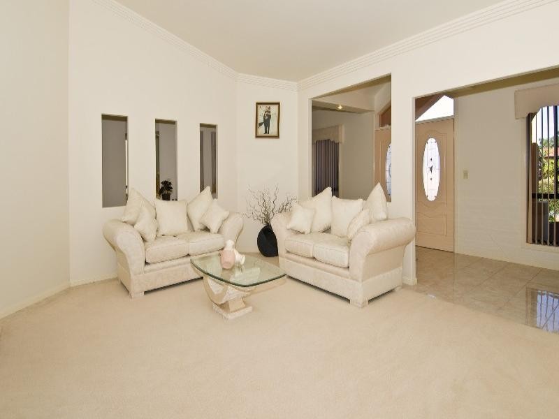 9 Leeds Close, Arundel QLD 4214