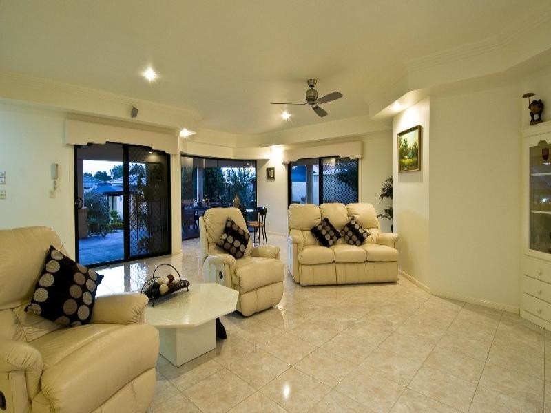9 Leeds Close, Arundel QLD 4214