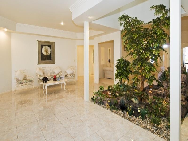 9 Leeds Close, Arundel QLD 4214