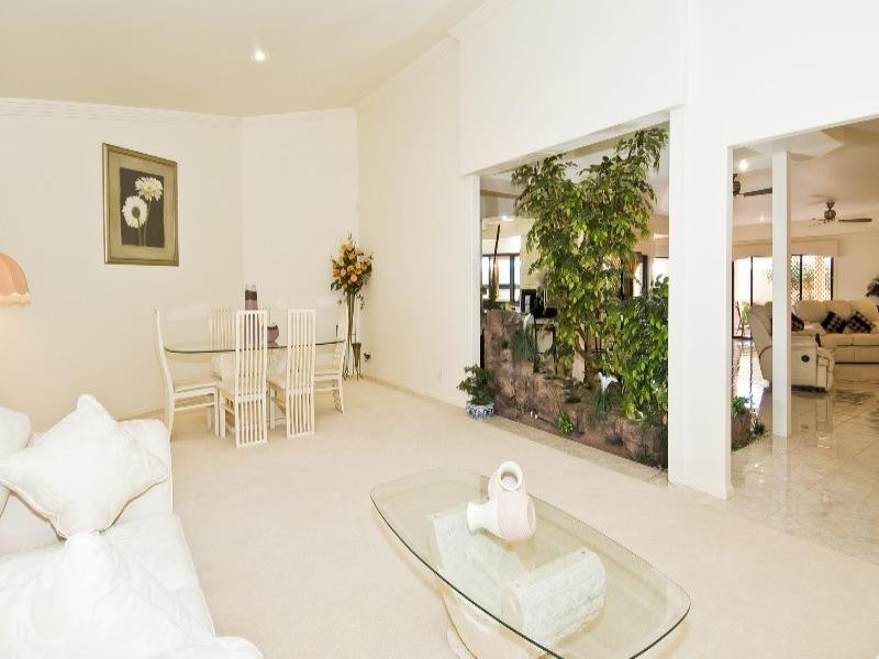 9 Leeds Close, Arundel QLD 4214