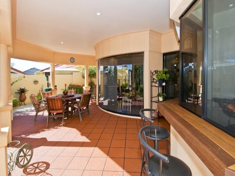 9 Leeds Close, Arundel QLD 4214