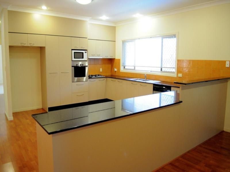 4 Portreeves Place, Arundel QLD 4214