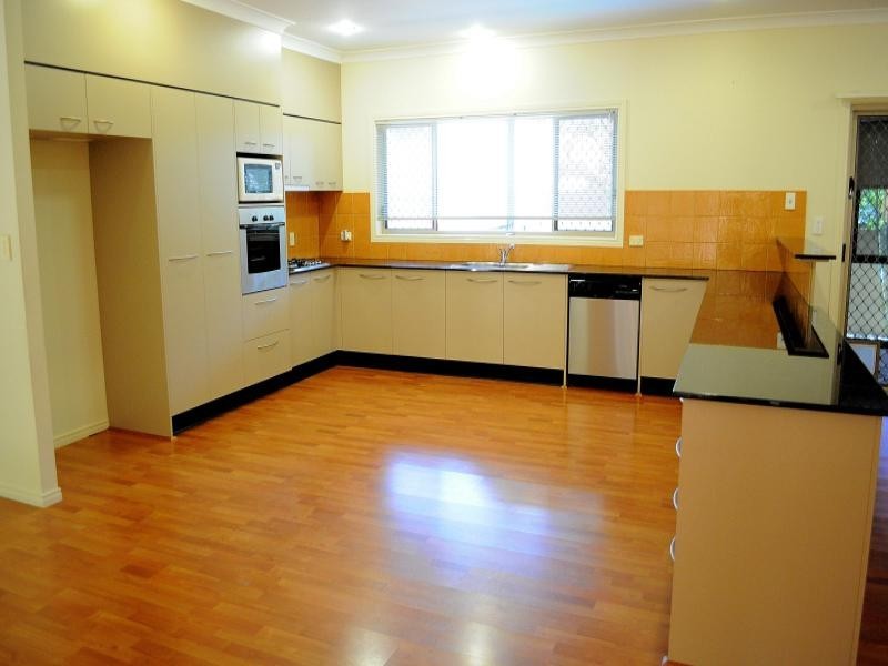 4 Portreeves Place, Arundel QLD 4214