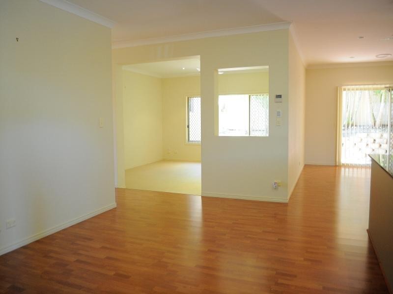 4 Portreeves Place, Arundel QLD 4214