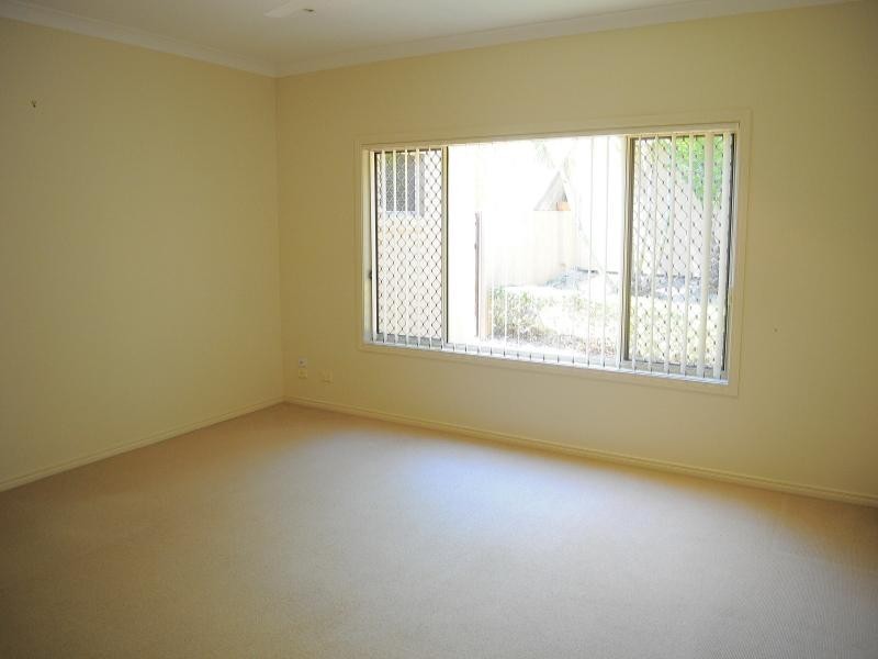 4 Portreeves Place, Arundel QLD 4214