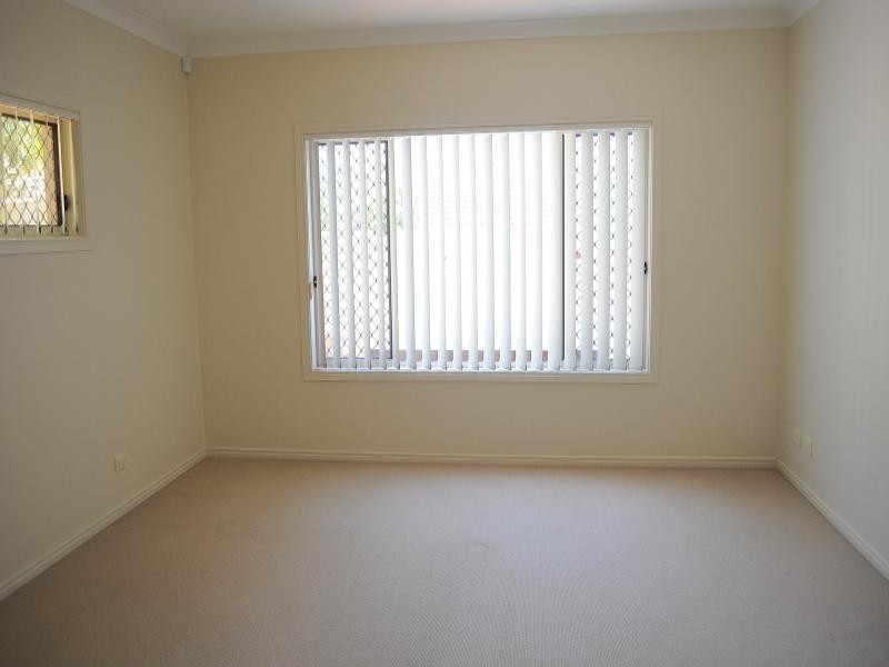 4 Portreeves Place, Arundel QLD 4214