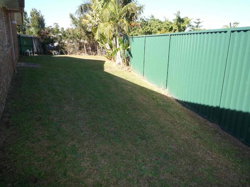 1/16 Annette Court, Labrador QLD 4215