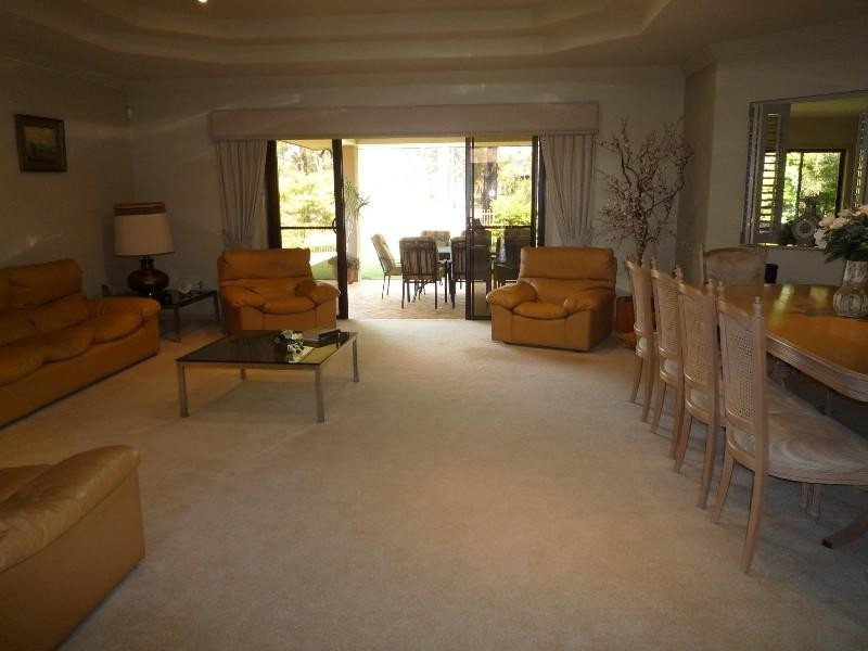 11 London Chase, Arundel QLD 4214