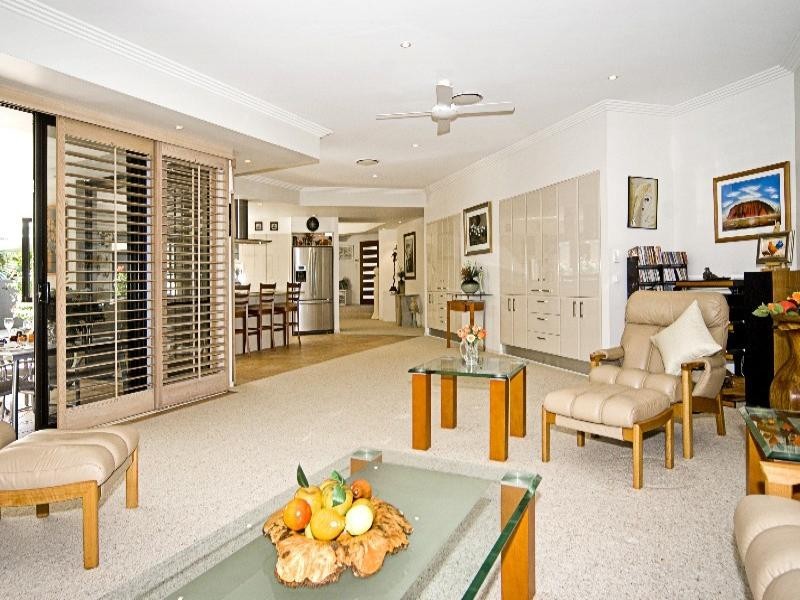 4 Jarvis Place, Arundel QLD 4214