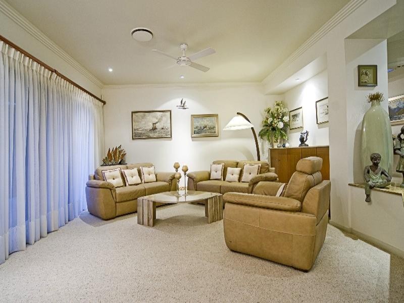 4 Jarvis Place, Arundel QLD 4214