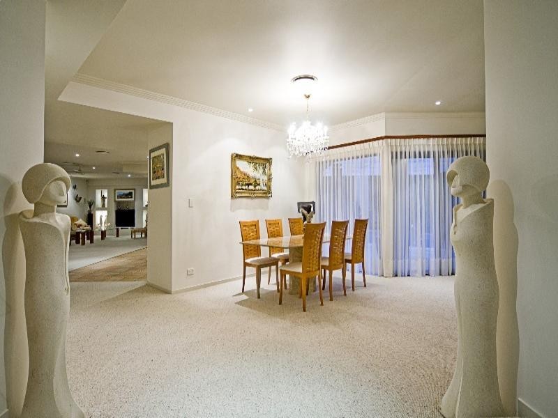 4 Jarvis Place, Arundel QLD 4214