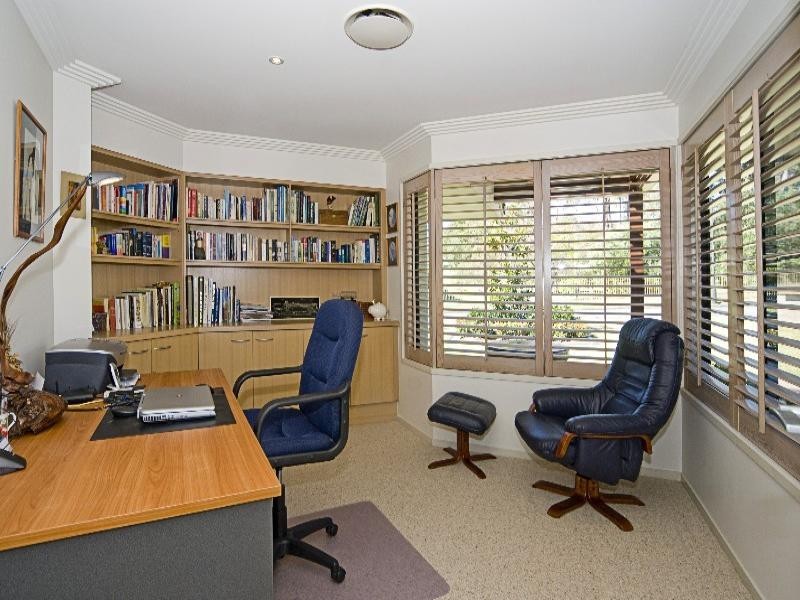 4 Jarvis Place, Arundel QLD 4214