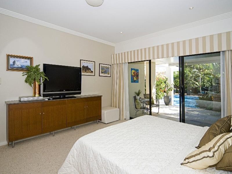 4 Jarvis Place, Arundel QLD 4214