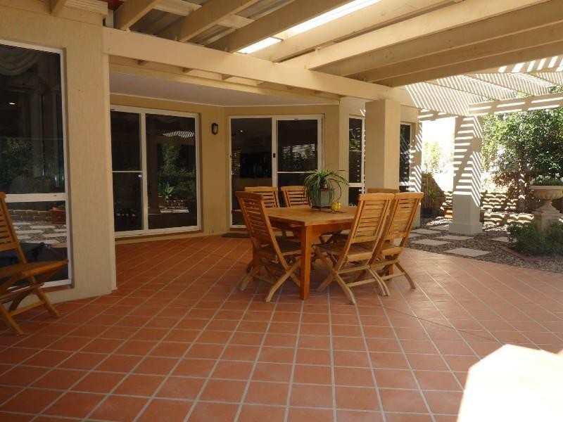 7 Adeliza Court, Arundel QLD 4214