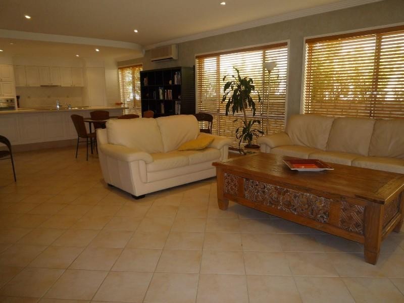 7 Adeliza Court, Arundel QLD 4214