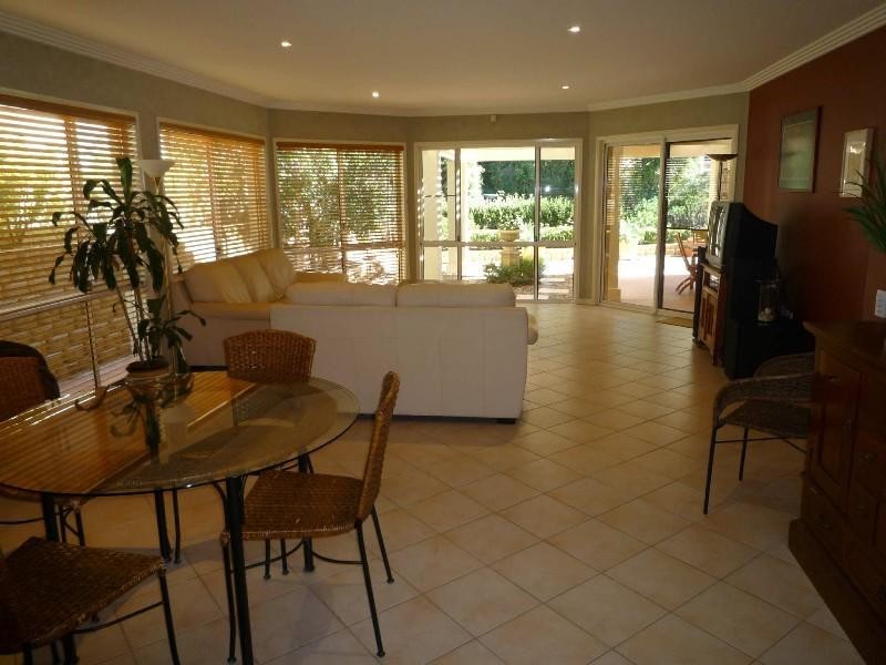 7 Adeliza Court, Arundel QLD 4214