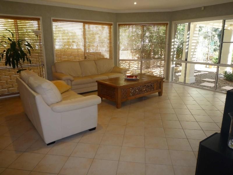 7 Adeliza Court, Arundel QLD 4214