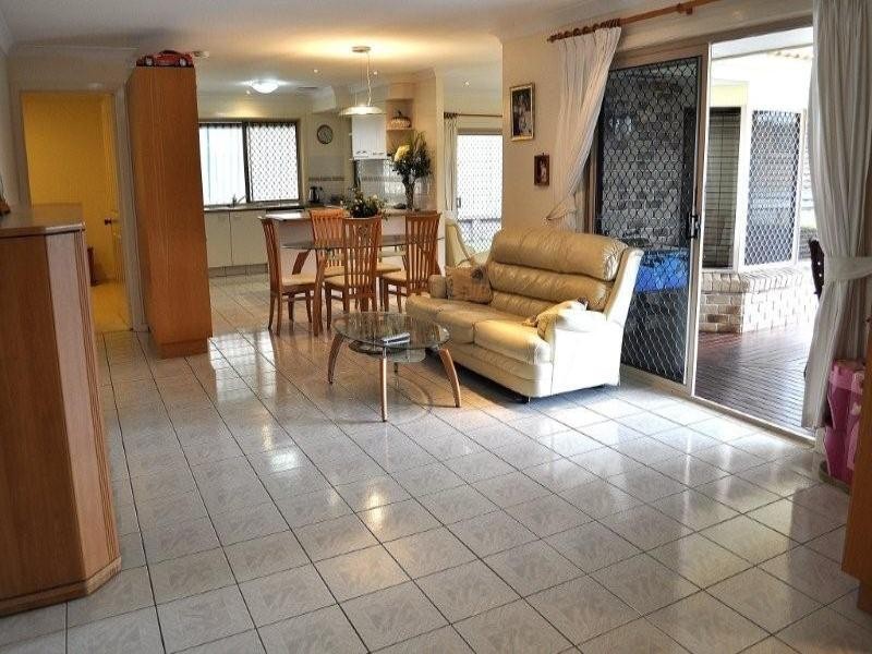 3 Carrumbella Drive, Arundel QLD 4214