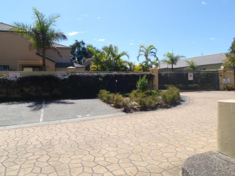 13/113 Arundel Drive, Arundel QLD 4214