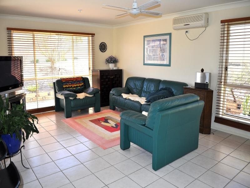 2 Lisa Court, Arundel QLD 4214