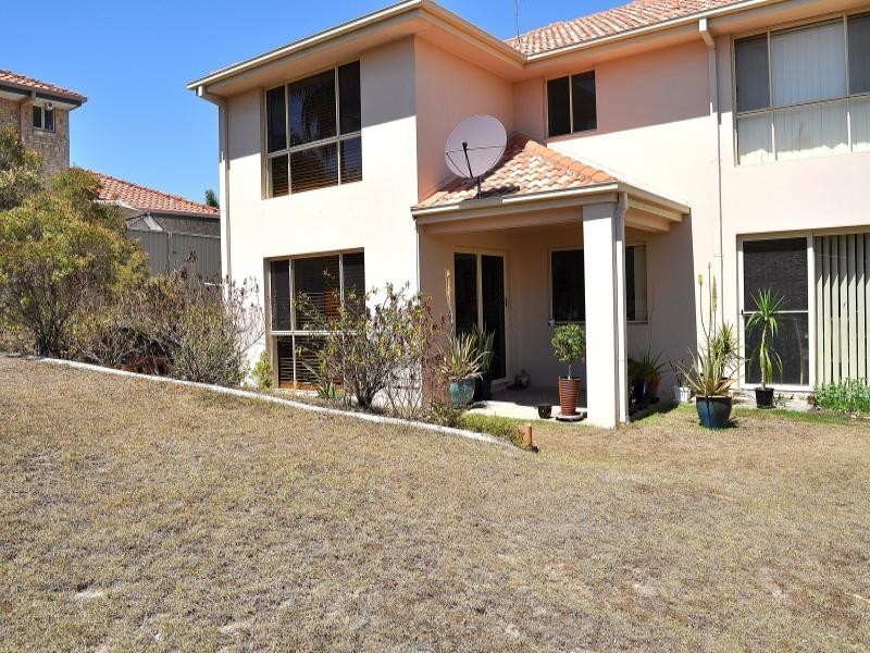 2 Lisa Court, Arundel QLD 4214