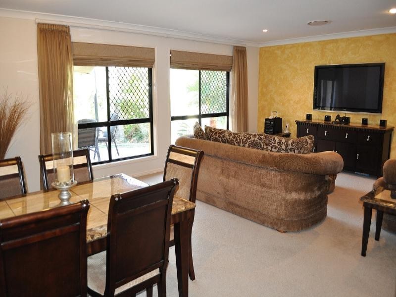 40 Arun Drive, Arundel QLD 4214