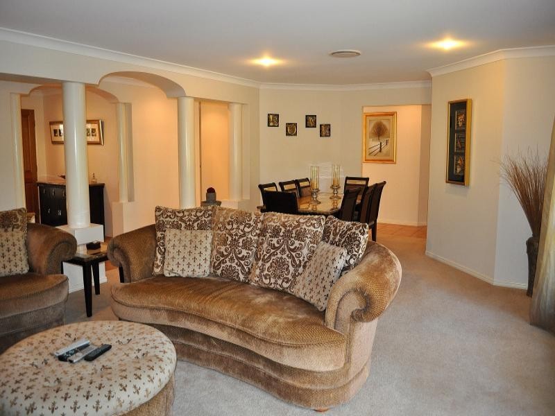 40 Arun Drive, Arundel QLD 4214