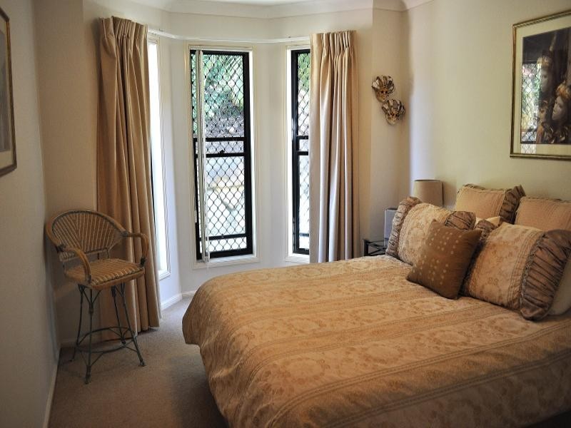 40 Arun Drive, Arundel QLD 4214