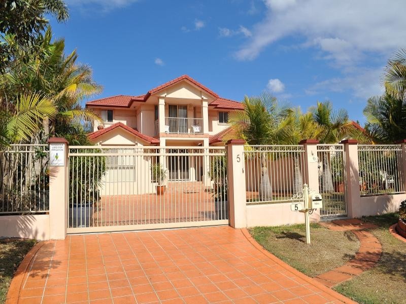 5 Lisa Court, Arundel QLD 4214