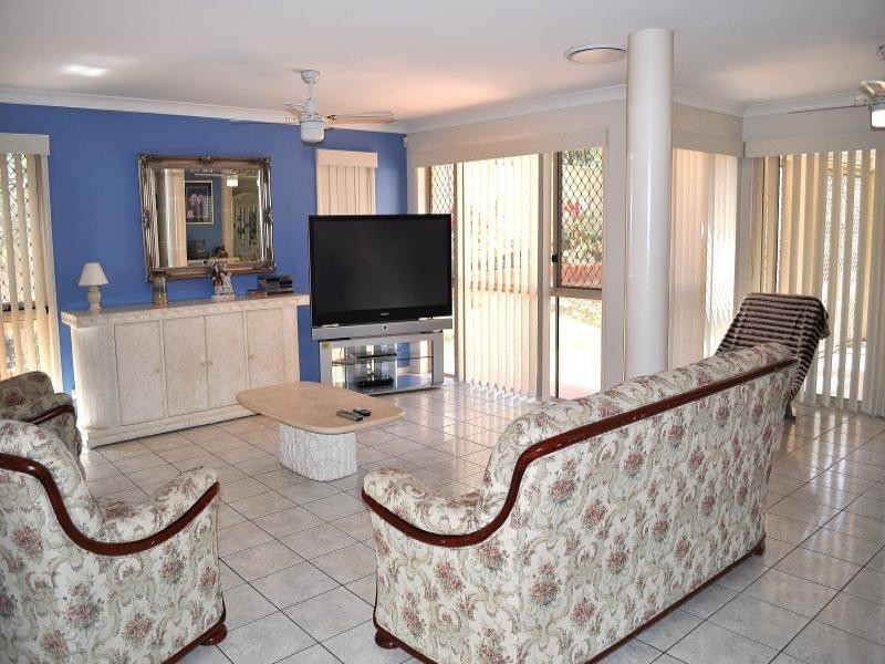 5 Lisa Court, Arundel QLD 4214