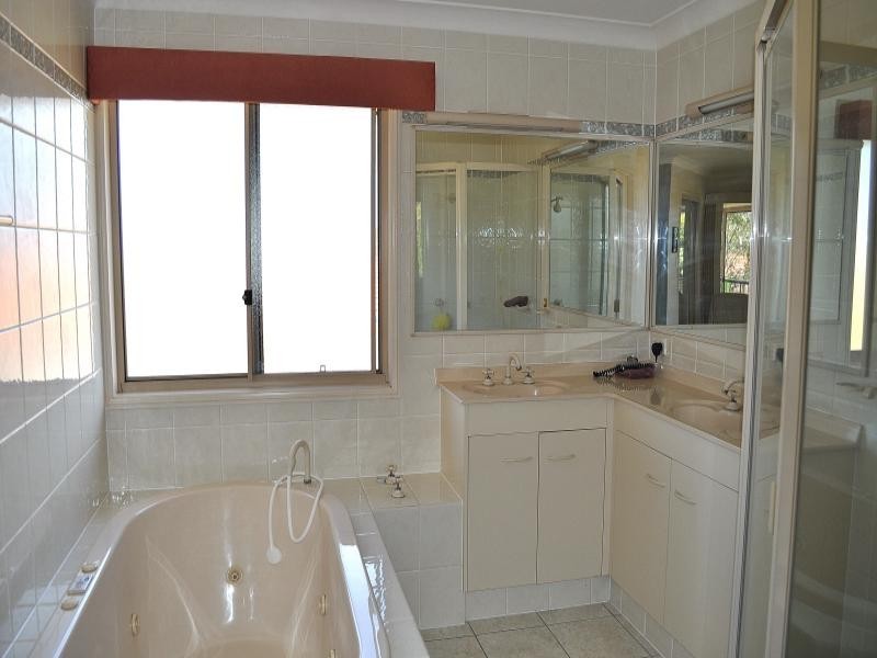 5 Lisa Court, Arundel QLD 4214