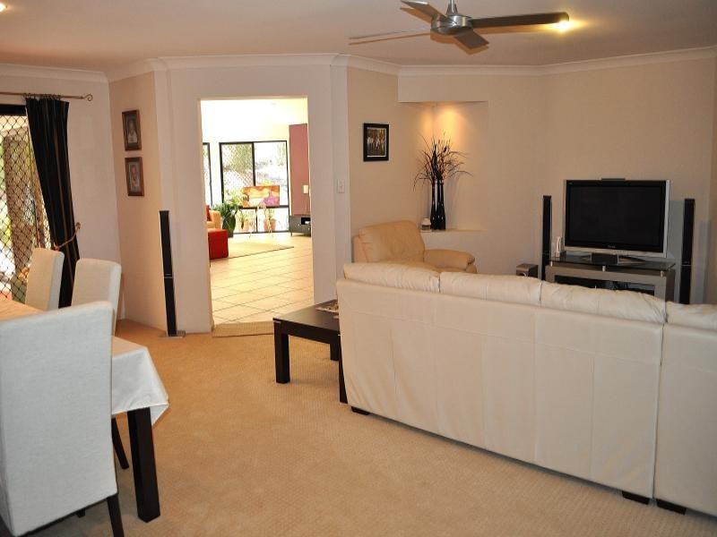 73 Arun Drive, Arundel QLD 4214